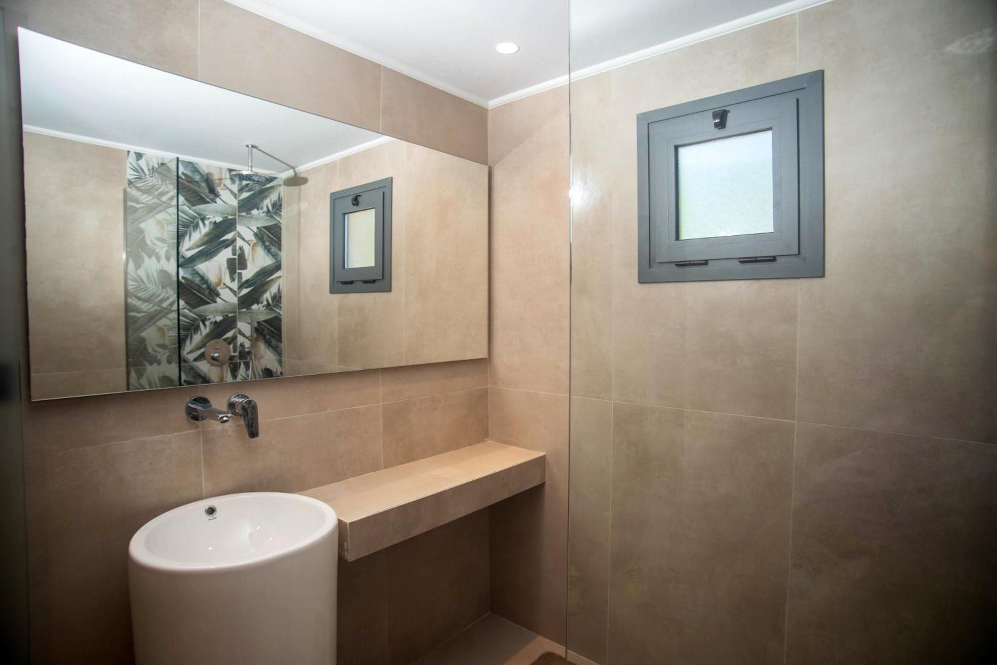 Marea Luxury Suites - Tramontana Koríthion Exteriér fotografie