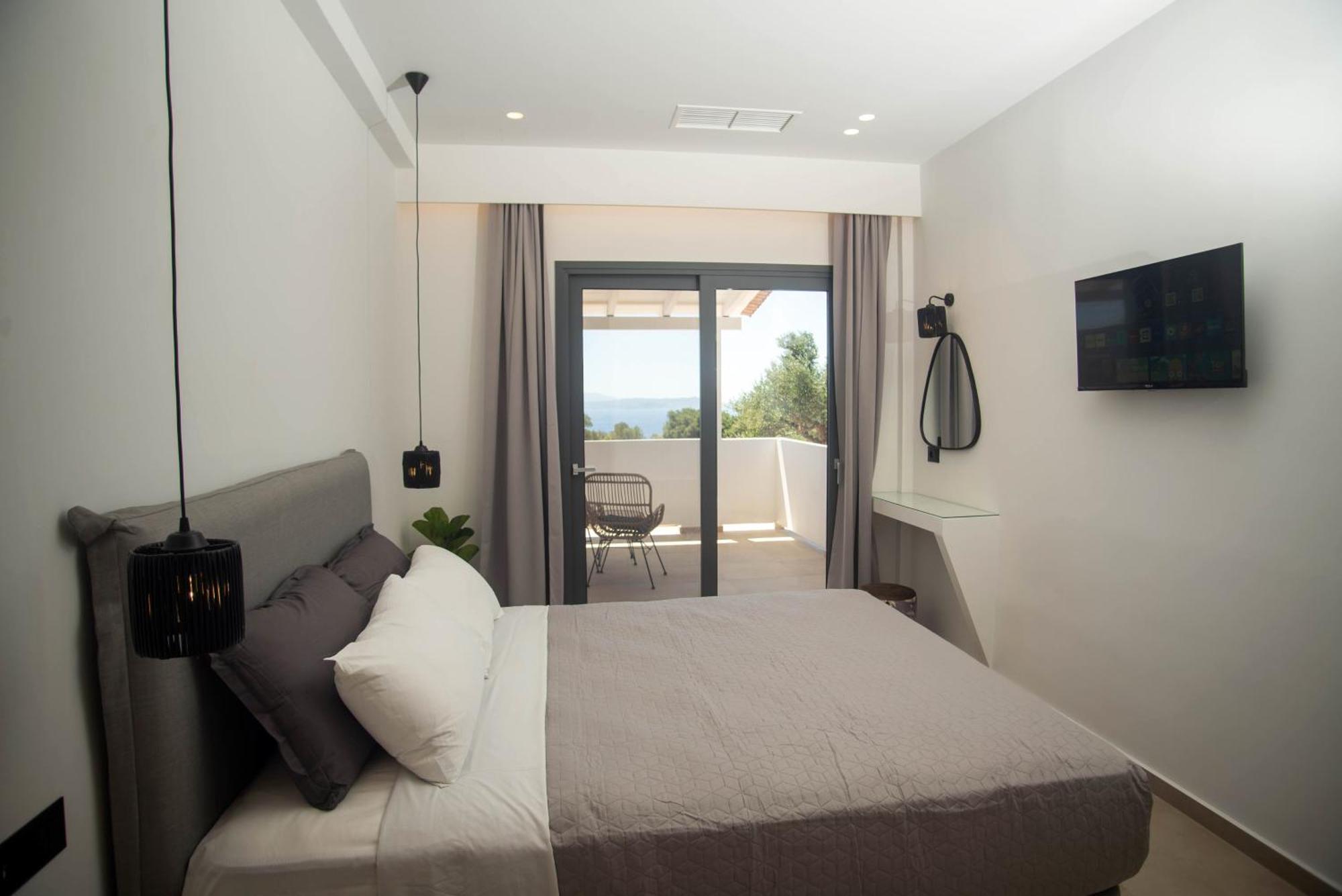 Marea Luxury Suites - Tramontana Koríthion Exteriér fotografie